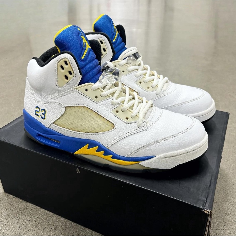 Size 9.5 - 2013 Air Jordan V Retro Laney in pre-owned condition.